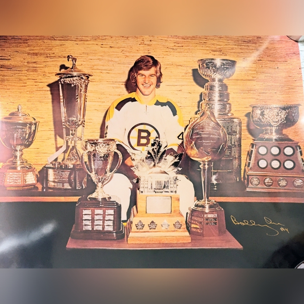 Bobby Orr Boston Bruins autographed 24"x 18" poster - Picture 2 of 3